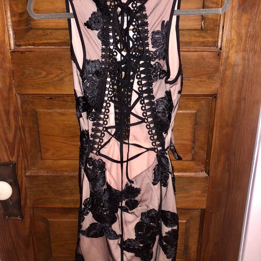 Dress - Picture 6 of 7